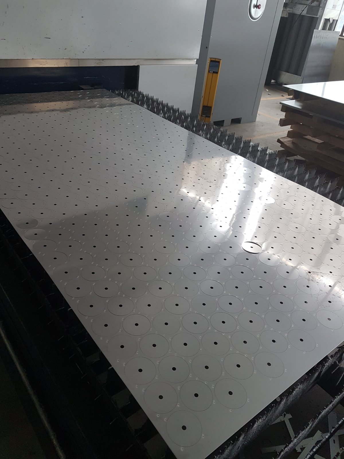 Tvirtinimas-baseino-lazeris